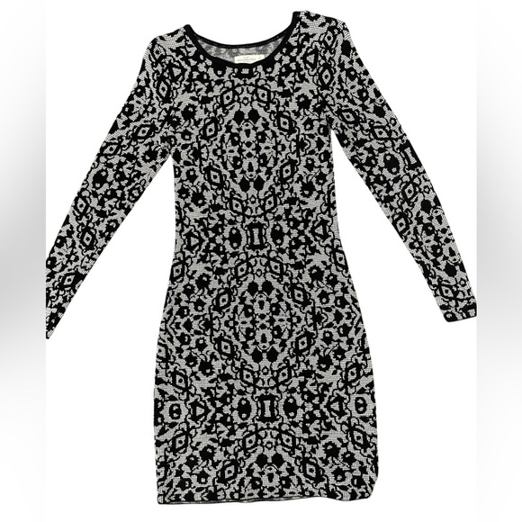 Abercrombie & Fitch Dresses & Skirts - Abercrombie & Fitch Black and White Geometric Dress
